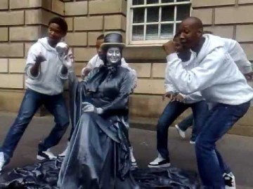 Living Statue at Edinburgh-funny